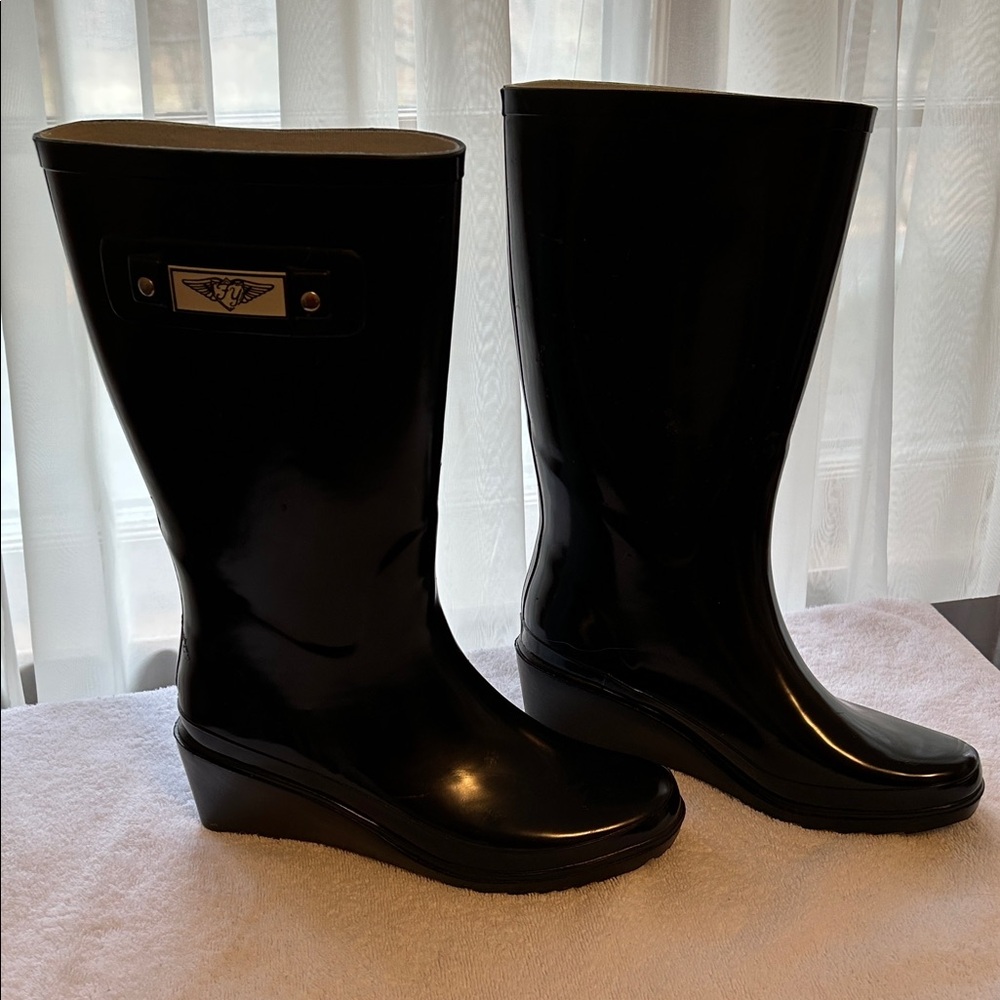 Black Wedge Rain Boots